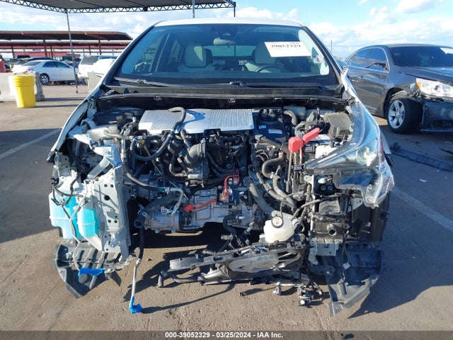 Toyota Prius Three Touring 2018 JTDKARFU8J3549689 Image 6