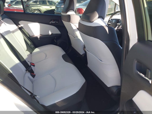 Toyota Prius Three Touring 2018 JTDKARFU8J3549689 Image 8
