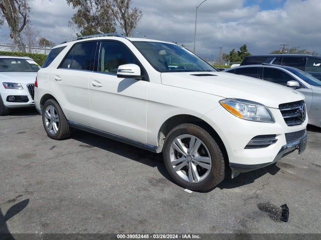 2015 4JGDA0EB4FA561048 main image