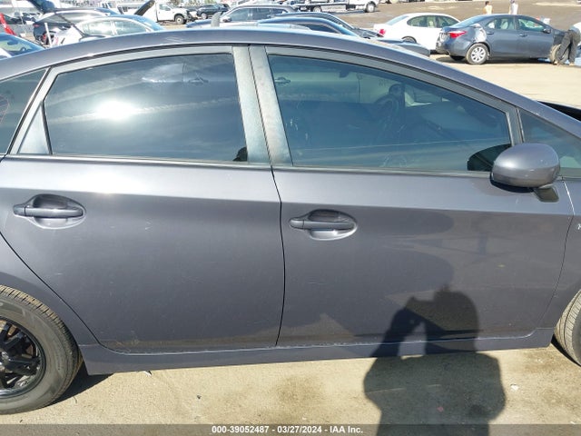 Toyota Prius Three 2015 JTDKN3DU3F1988032 Image 14