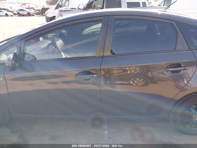 Toyota Prius Three 2015 JTDKN3DU3F1988032 Image 15