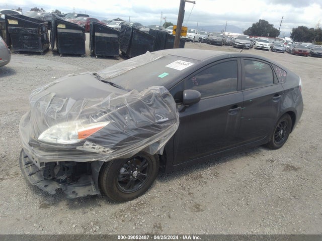 Toyota Prius Three 2015 JTDKN3DU3F1988032 Image 2