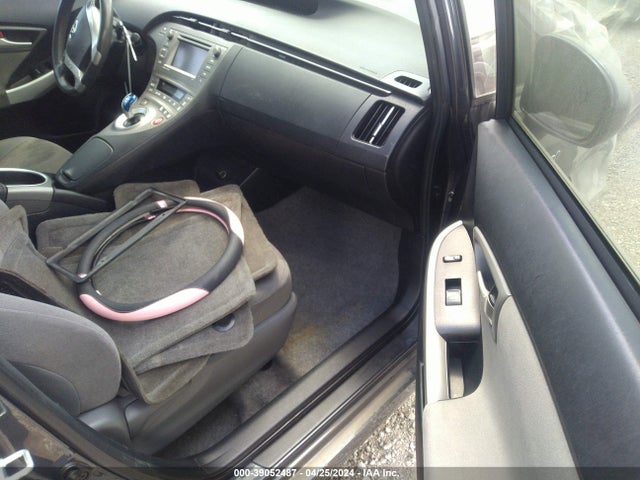 Toyota Prius Three 2015 JTDKN3DU3F1988032 Image 5