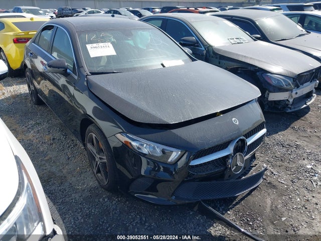 2022 W1K3G4EB1NJ349072 main image