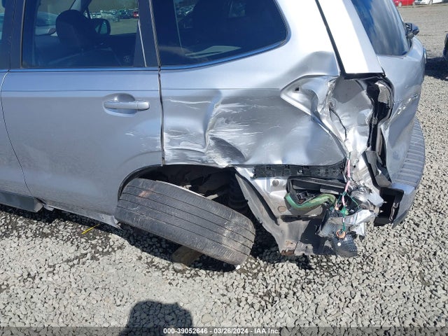 Subaru Forester 2.5i Limited 2016 JF2SJARC1GH473900 Image 6