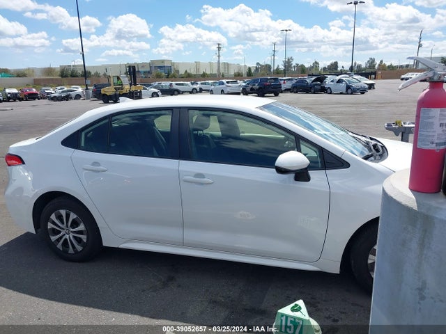 Toyota COROLLA LE 2022 JTDEAMDE0N3007827 Image 13