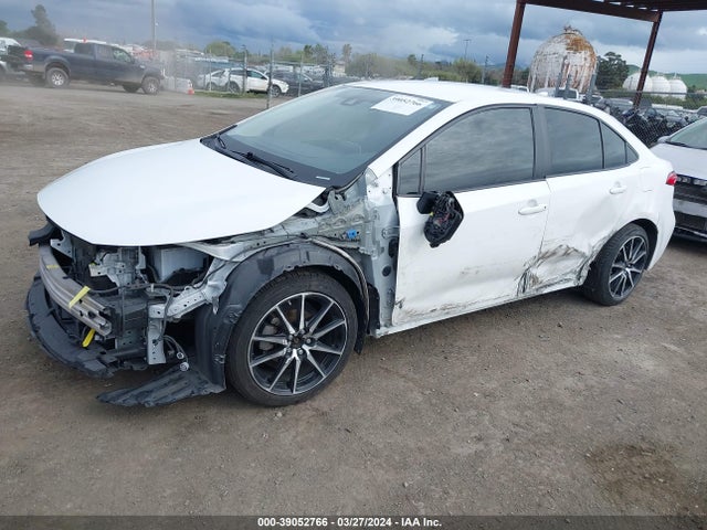 Toyota Corolla Hybrid Le 2021 JTDEAMDE2MJ011081 Image 2