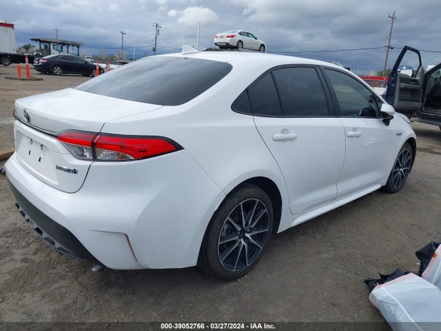 Toyota Corolla Hybrid Le 2021 JTDEAMDE2MJ011081 Image 4