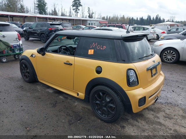 2007 MINI COOPER S WMWMF73587TL84776 Photo 2