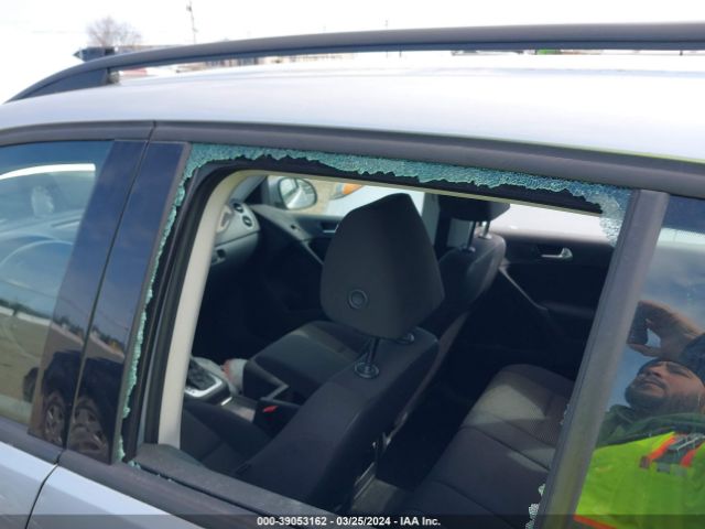WVGAV7AX8JK004728 Volkswagen Tiguan Limited 2.0t