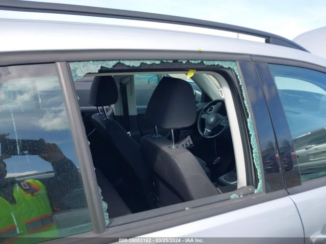 WVGAV7AX8JK004728 Volkswagen Tiguan Limited 2.0t