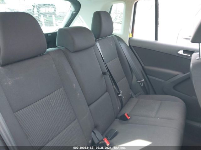 WVGAV7AX8JK004728 Volkswagen Tiguan Limited 2.0t