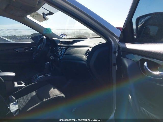 Nissan ROGUE S 2017 JN8AT2MT5HW139419 Image 5