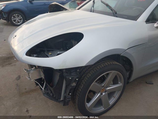 Porsche MACAN S 2018 WP1AB2A56JLB31873 Image 18