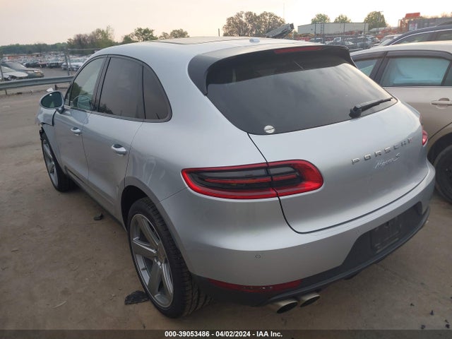 2018 PORSCHE MACAN WP1AB2A56JLB31873 Photo 2