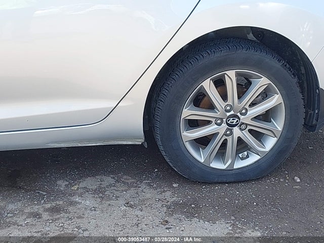 Hyundai ELANTRA SE 2015 5NPDH4AE1FH625627 Image 17