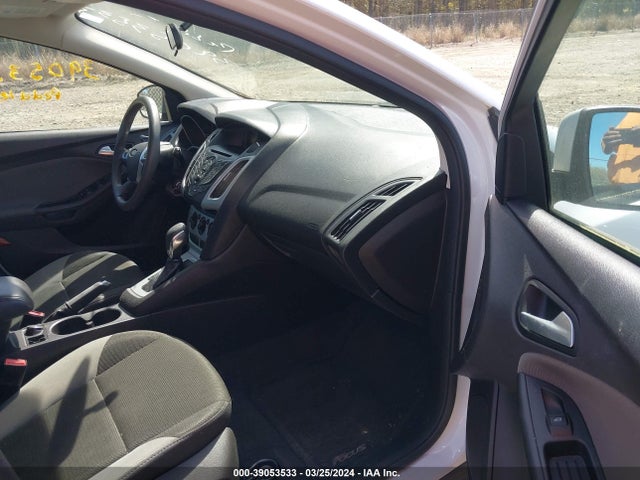 Ford FOCUS SE 2014 1FADP3K25EL326918 Image 5