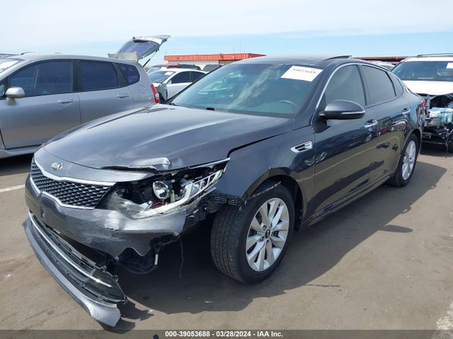 KIA Optima S 2018 5XXGT4L38JG188351 Image 2