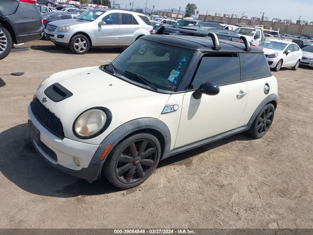 2008 MINI COOPER S WMWMF73558TV36904 Photo 1