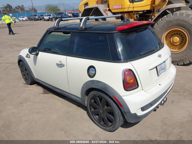 2008 MINI COOPER S WMWMF73558TV36904 Photo 2