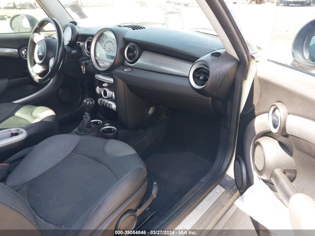 2008 MINI COOPER S WMWMF73558TV36904 Photo 4