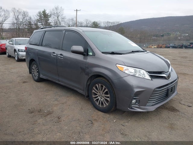Toyota SIENNA XLE 2020 5TDYZ3DC6LS060459 Image 1