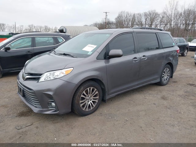 Toyota SIENNA XLE 2020 5TDYZ3DC6LS060459 Image 2