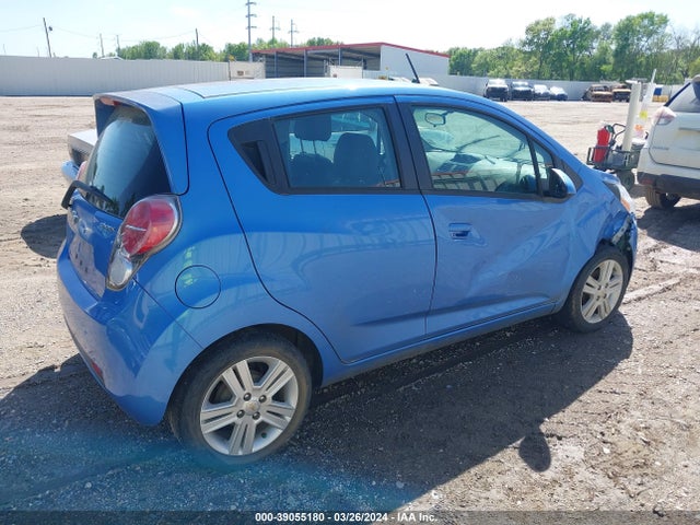 Chevrolet Spark 1lt Cvt 2015 KL8CD6S97FC784287 Image 4