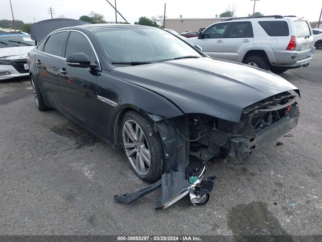 2011 JAGUAR XJ SAJWA2GB9BLV17021 Photo 0