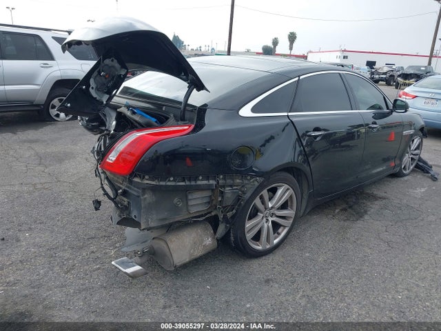 2011 JAGUAR XJ SAJWA2GB9BLV17021 Photo 3