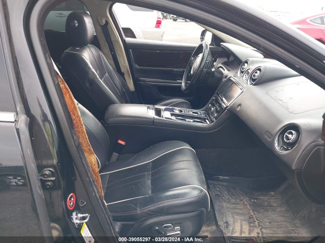 2011 JAGUAR XJ SAJWA2GB9BLV17021 Photo 4