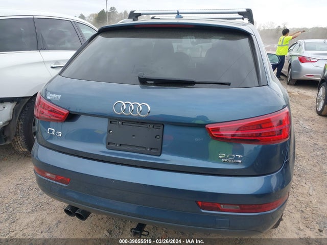 WA1JCCFS5HR005055 Audi Q3 2.0t Premium