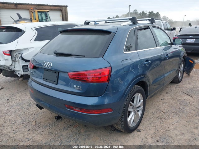 WA1JCCFS5HR005055 Audi Q3 2.0t Premium
