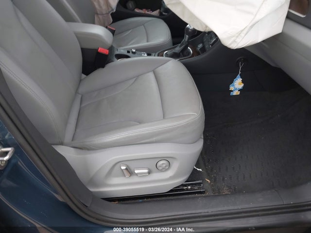 WA1JCCFS5HR005055 Audi Q3 2.0t Premium