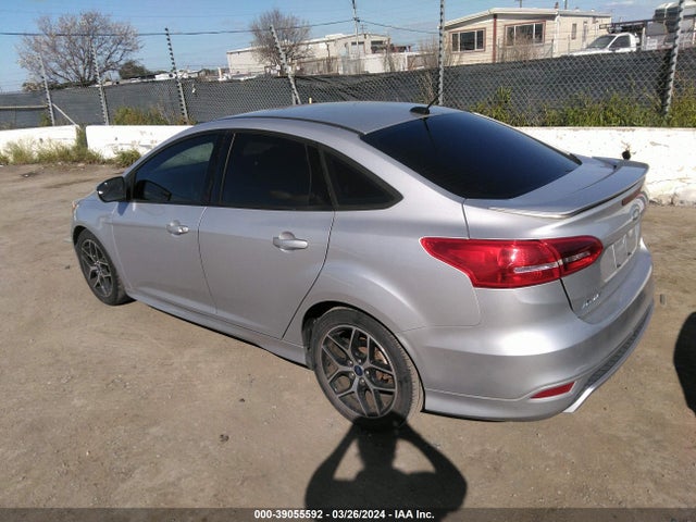 Ford FOCUS SE 2016 1FADP3F2XGL395973 Image 3