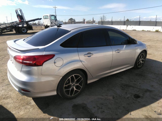 Ford FOCUS SE 2016 1FADP3F2XGL395973 Image 4
