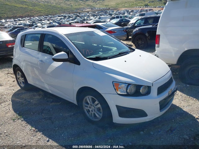 Chevrolet Sonic Lt Auto 2015 1G1JC6SH4F4196584 Image 1