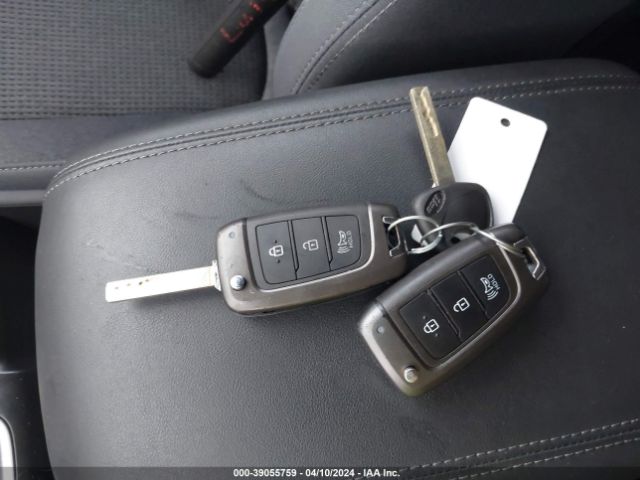 5NMS23AD8LH228970 Hyundai Santa Fe Se