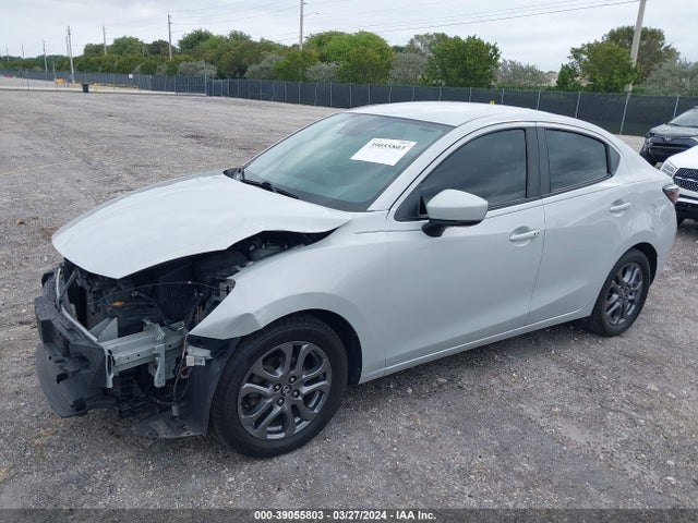 Toyota YARIS LE 2019 3MYDLBYVXKY519586 Image 2