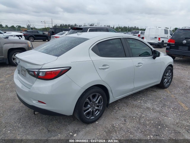 Toyota YARIS LE 2019 3MYDLBYVXKY519586 Image 4