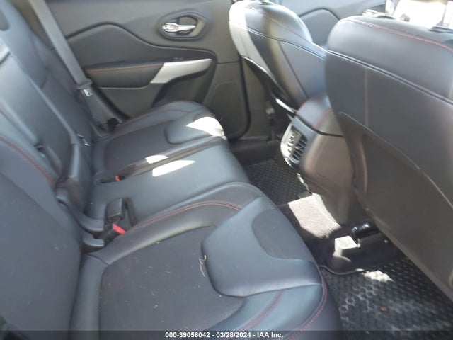 1C4PJMBB6HW588688 Jeep Cherokee Trailhawk 4x4