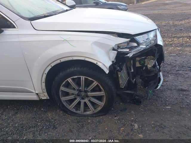 WA1LAAF77JD008847 Audi Q7 3.0t Premium