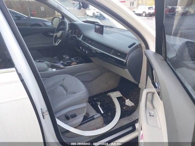 WA1LAAF77JD008847 Audi Q7 3.0t Premium