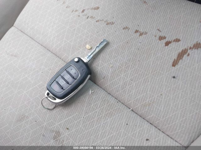 KM8J3CA45HU256696 Hyundai TUCSON SE