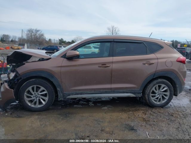 KM8J3CA45HU256696 Hyundai TUCSON SE