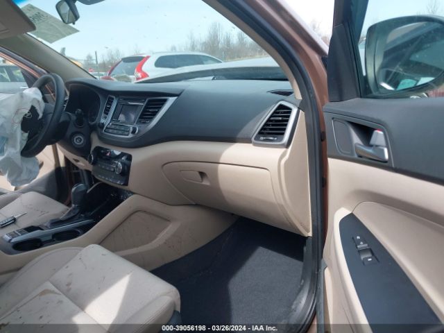 KM8J3CA45HU256696 Hyundai TUCSON SE
