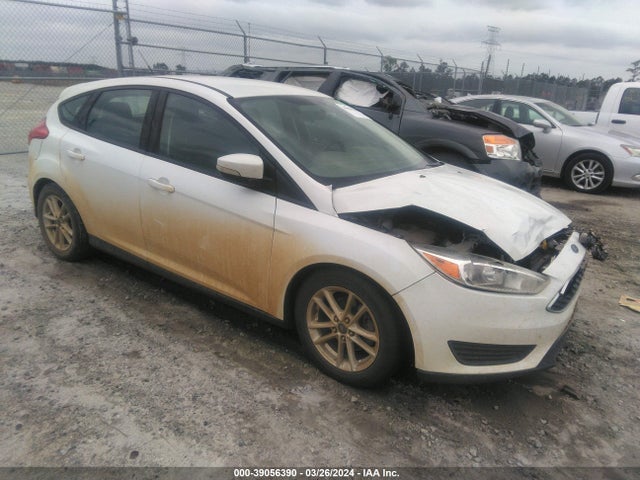 Ford FOCUS SE 2018 1FADP3K26JL299173 Image 1