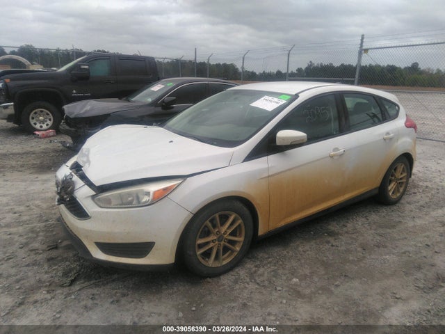 Ford FOCUS SE 2018 1FADP3K26JL299173 Image 2