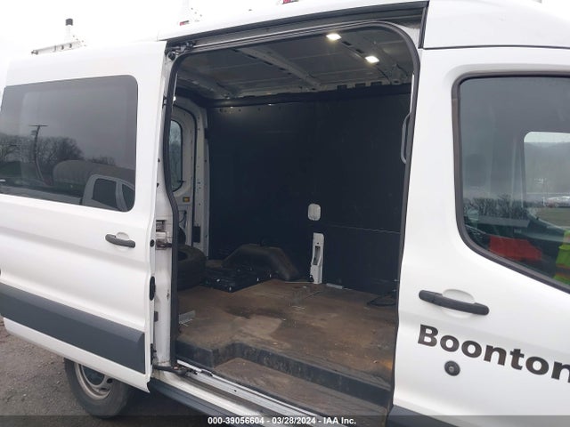 Ford Transit-150 2018 1FTYE1CM6JKA33860 Image 8