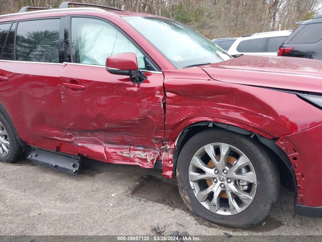 Toyota Grand Highlander Limited 2024 5TDAAAB55RS022232 Image 6